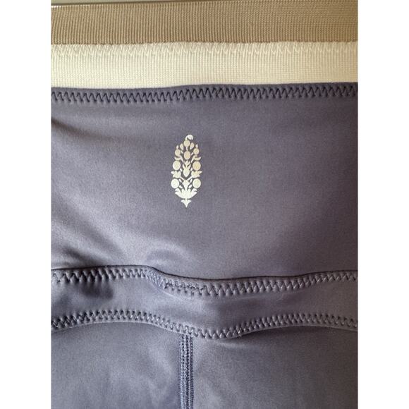 Free People Movement Navy Blue High Waisted Legging Cropped Sz Small Pockets - Picture 8 of 14